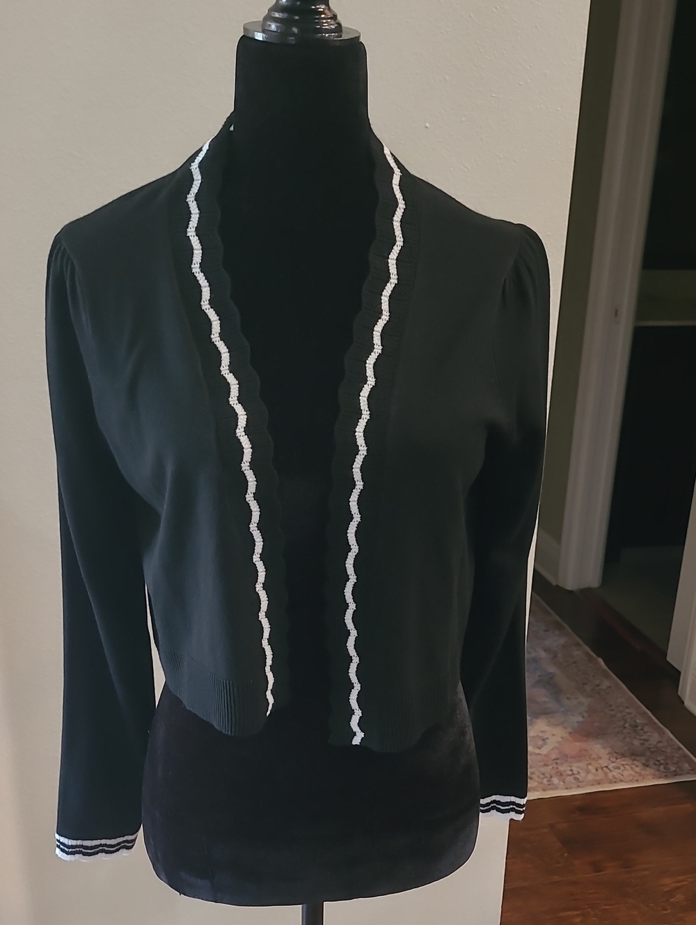 Love Scarlett Black Cropped Open-Front Blazer with White Trim Med